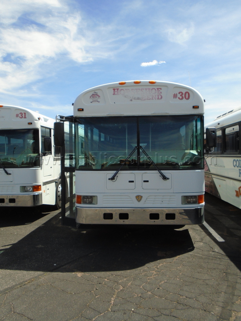 INTERNATIONAL 52 PASSENGER BUS #30 — photo 1
