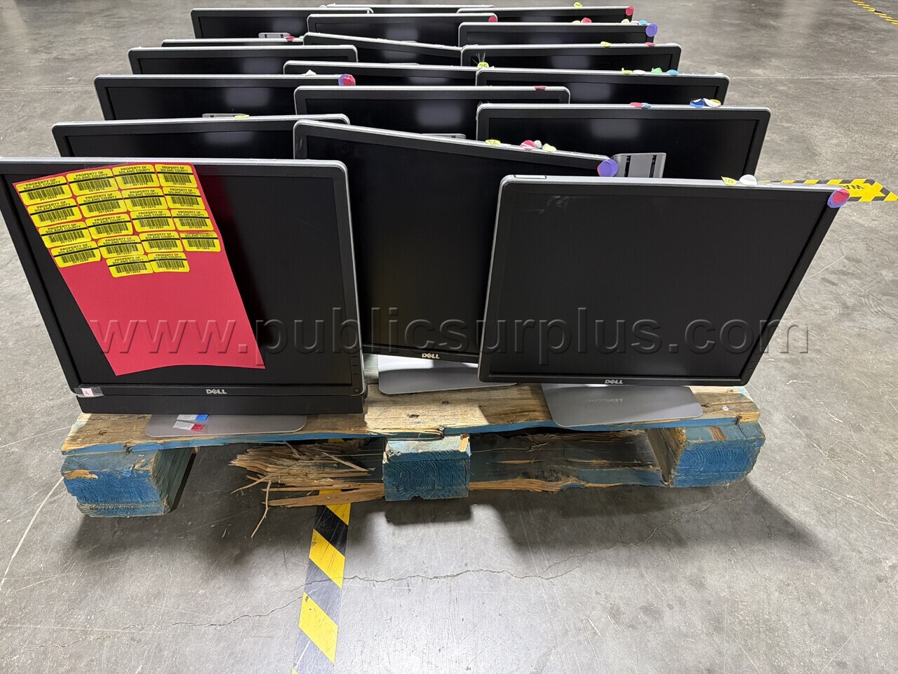 LOT OF 18 DELL 19" MONITORS — photo 1