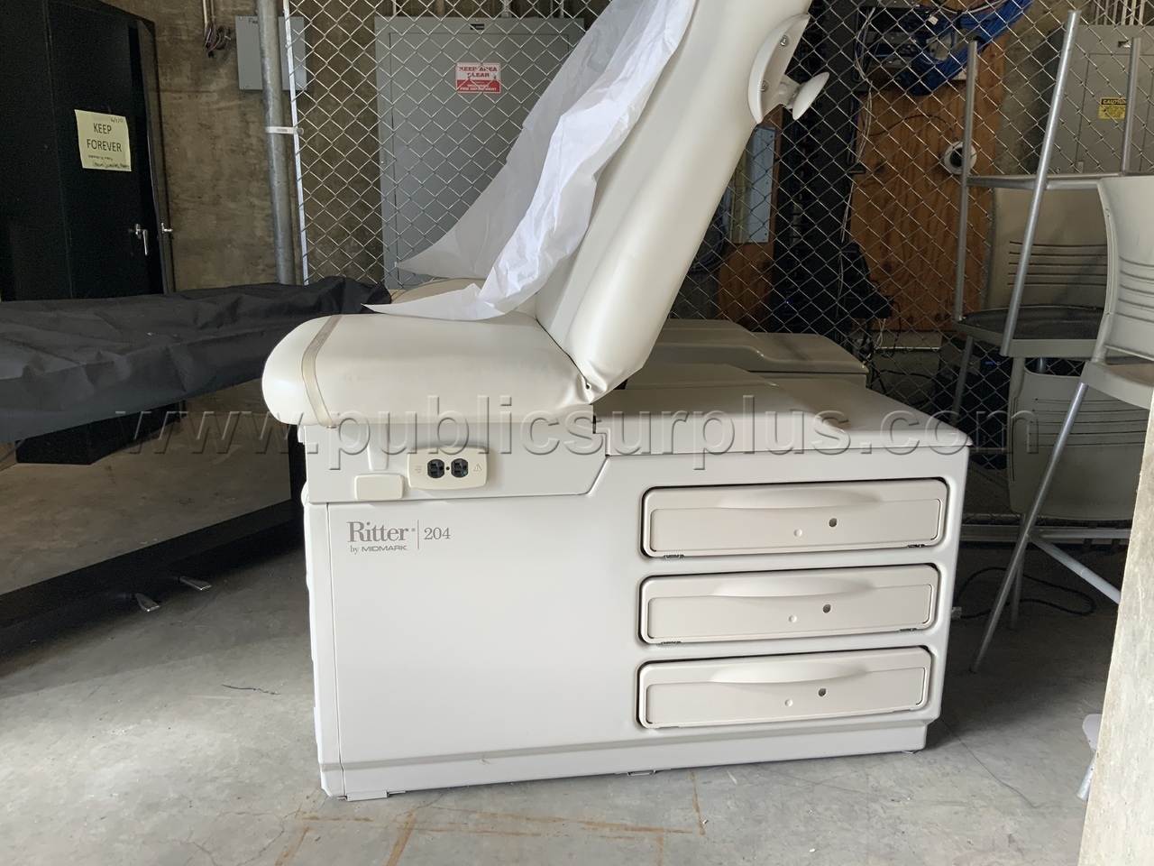 Doctor's Examination Table B — photo 1