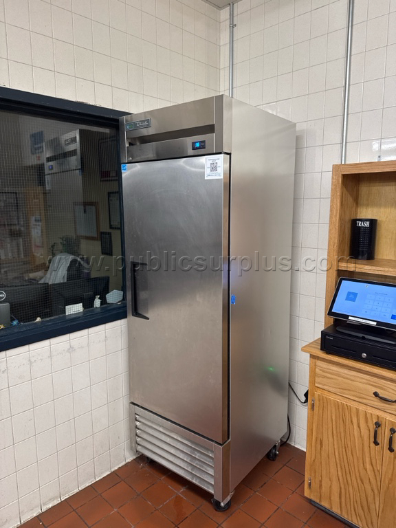 True Refrigerator - Lot A — photo 1