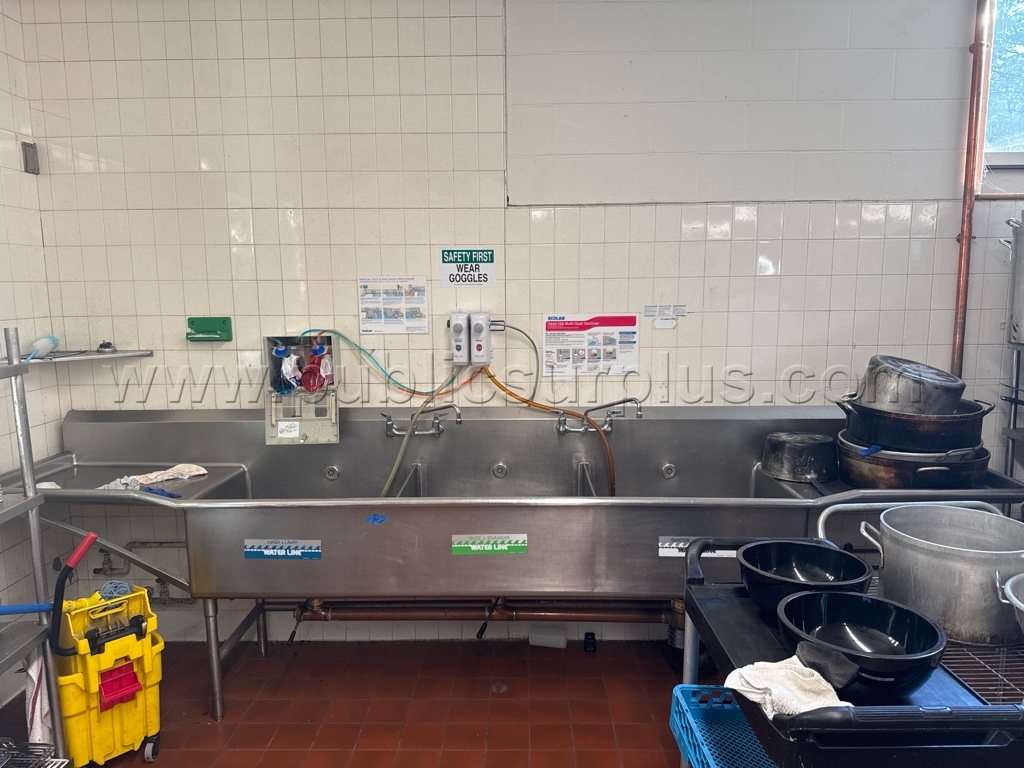 Industrial Kitchen Sink - Lot N — photo 1