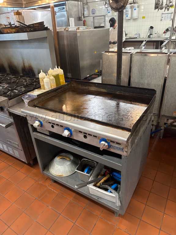 Industrial Kitchen Equipment - Lot BB — photo 1