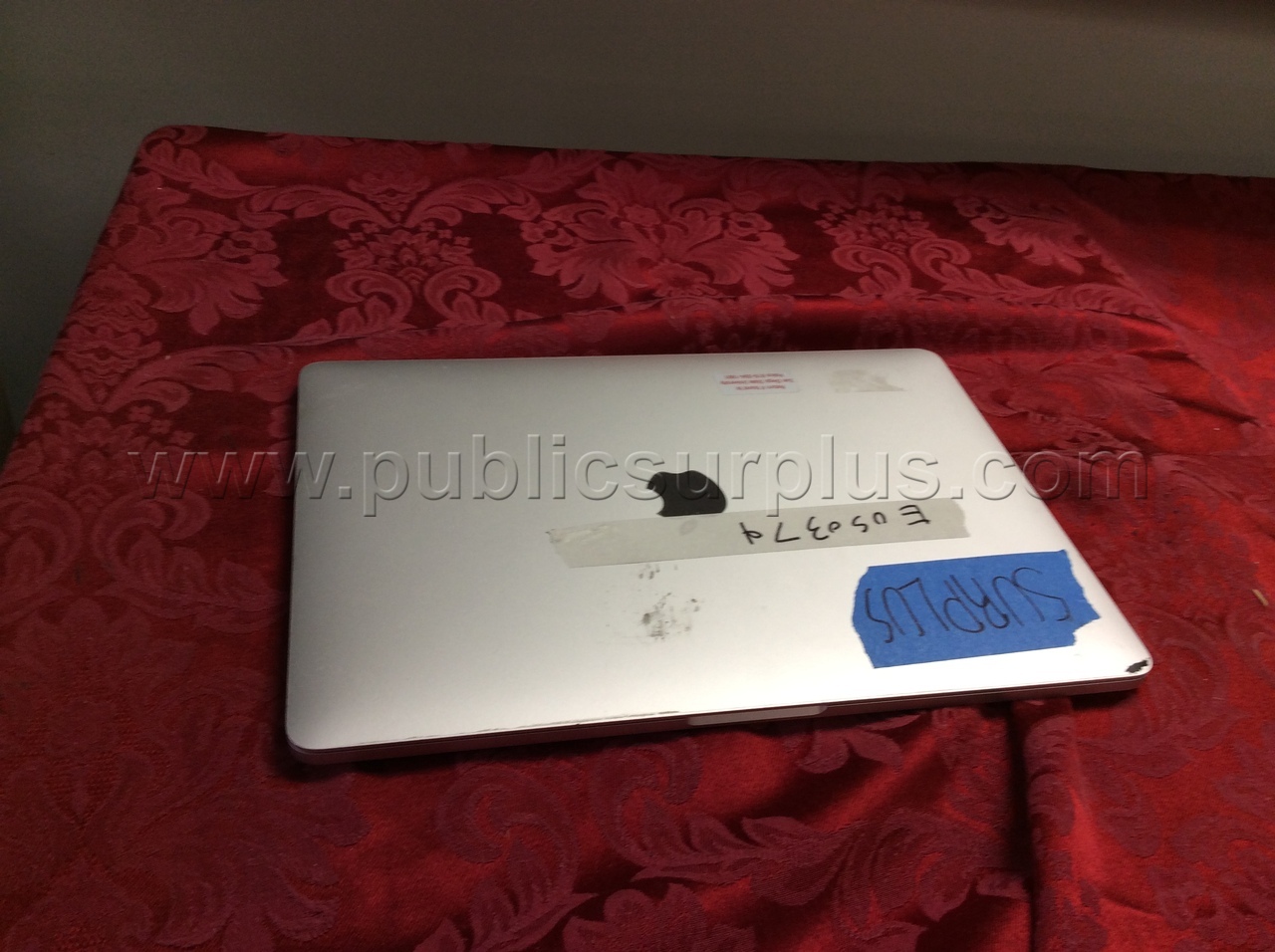 ONE APPLE MACBOOK PRO  - SOLD AS IS - 458 — photo 1