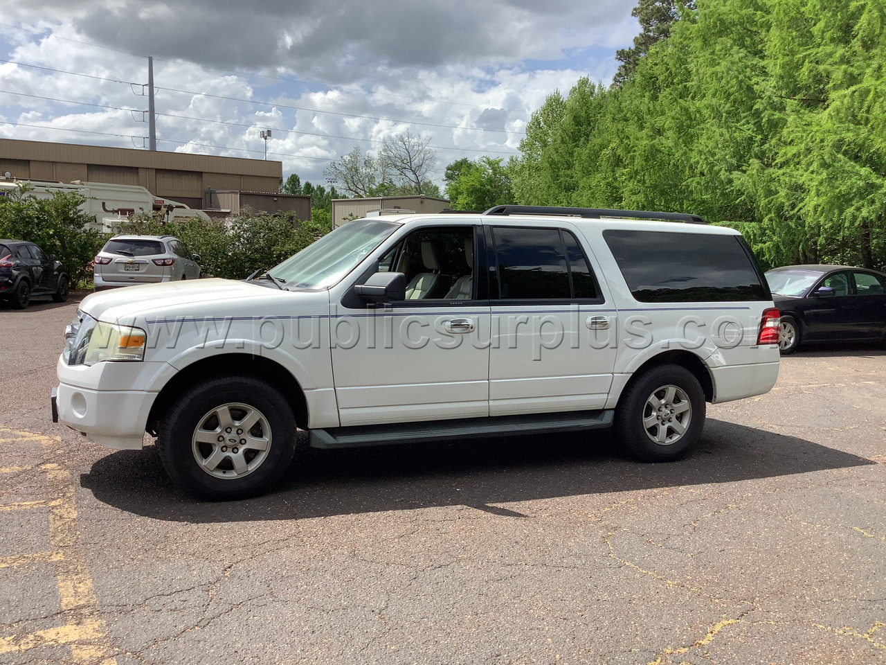 SUV - Ford Expedition — photo 1