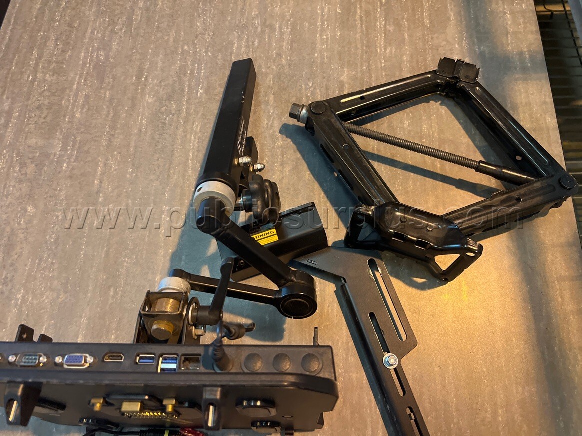 Lot Of Equipment — photo 1