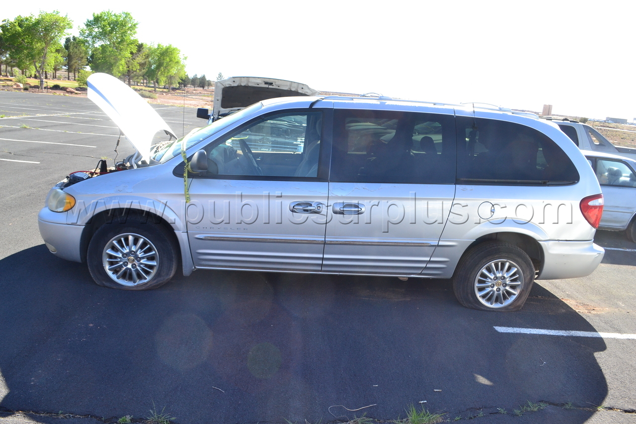 2001 Chrysler Town & Country Minivan Limited — photo 1
