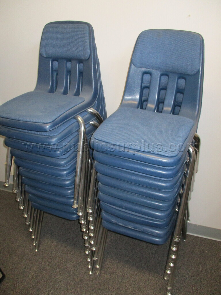 Lot of 19 blue stacking chairs — photo 1