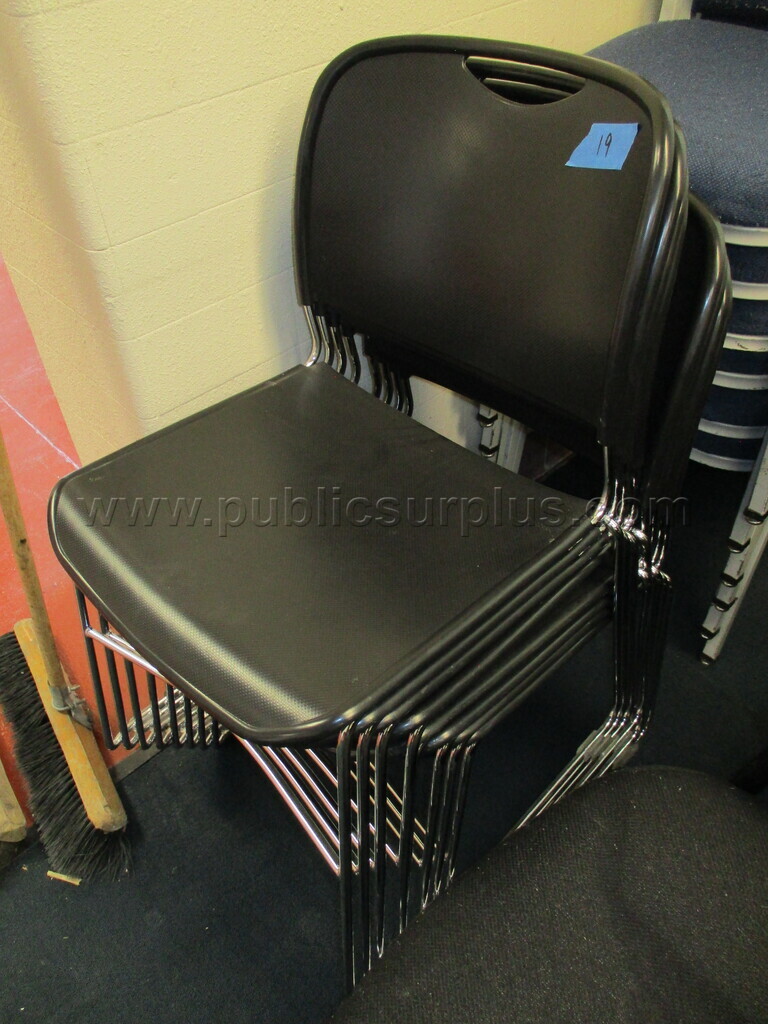 Lot of 8 black stacking chairs — photo 1