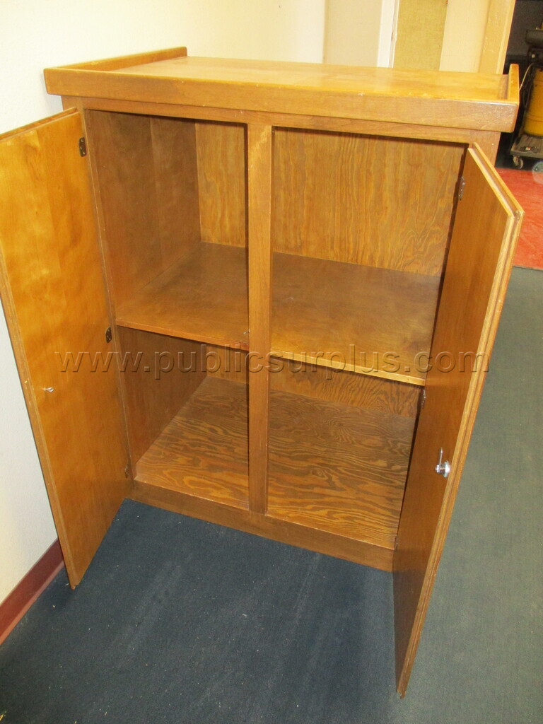 Wood Cabinet w/ 2 doors — photo 1