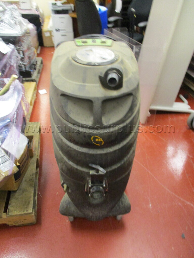 Hot Water Carpet Extractor — photo 1