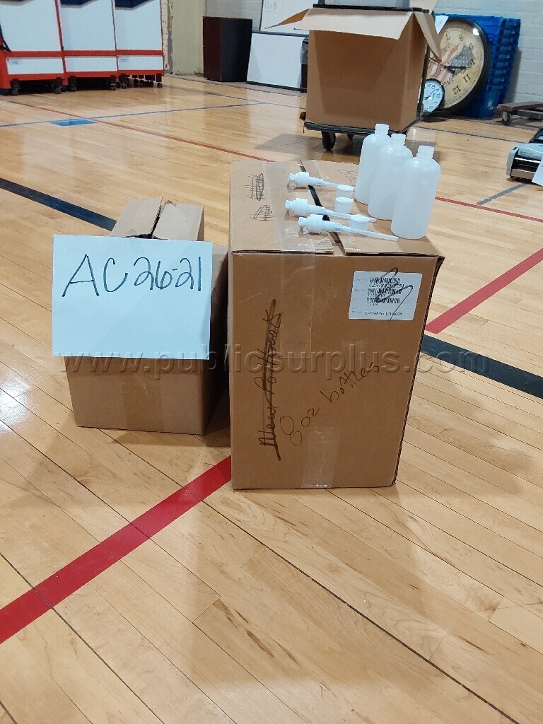 Plastic bottles, pumps, lids — photo 1