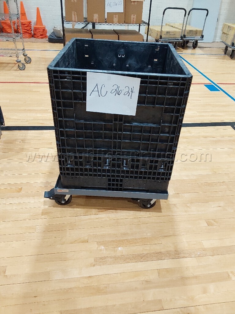 Fiberglass bin on wheels — photo 1