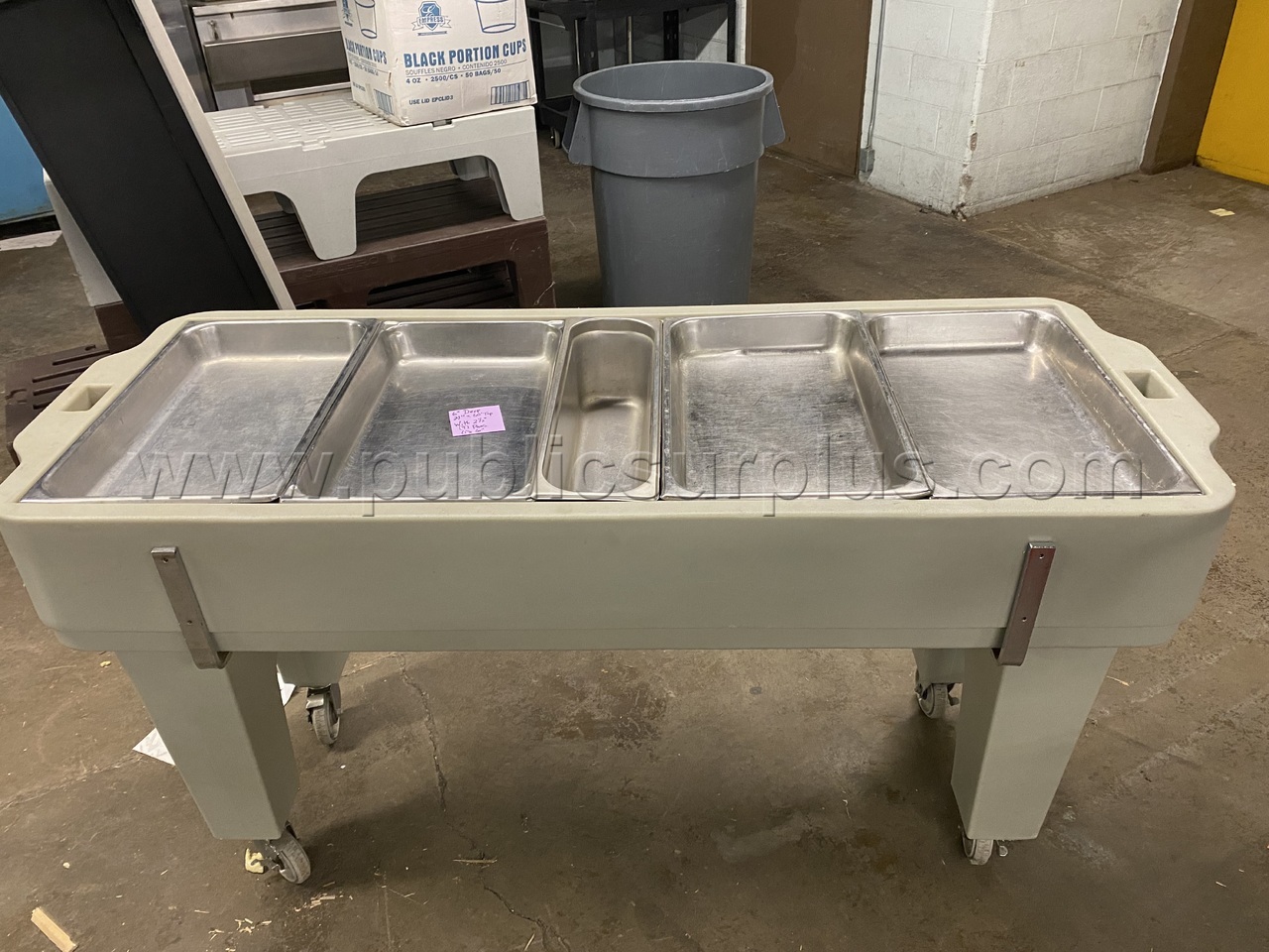 PLASTIC CAMBRO COLD COOLER TABLE SERVING LINE W/ WHEELS AND PANS — photo 1