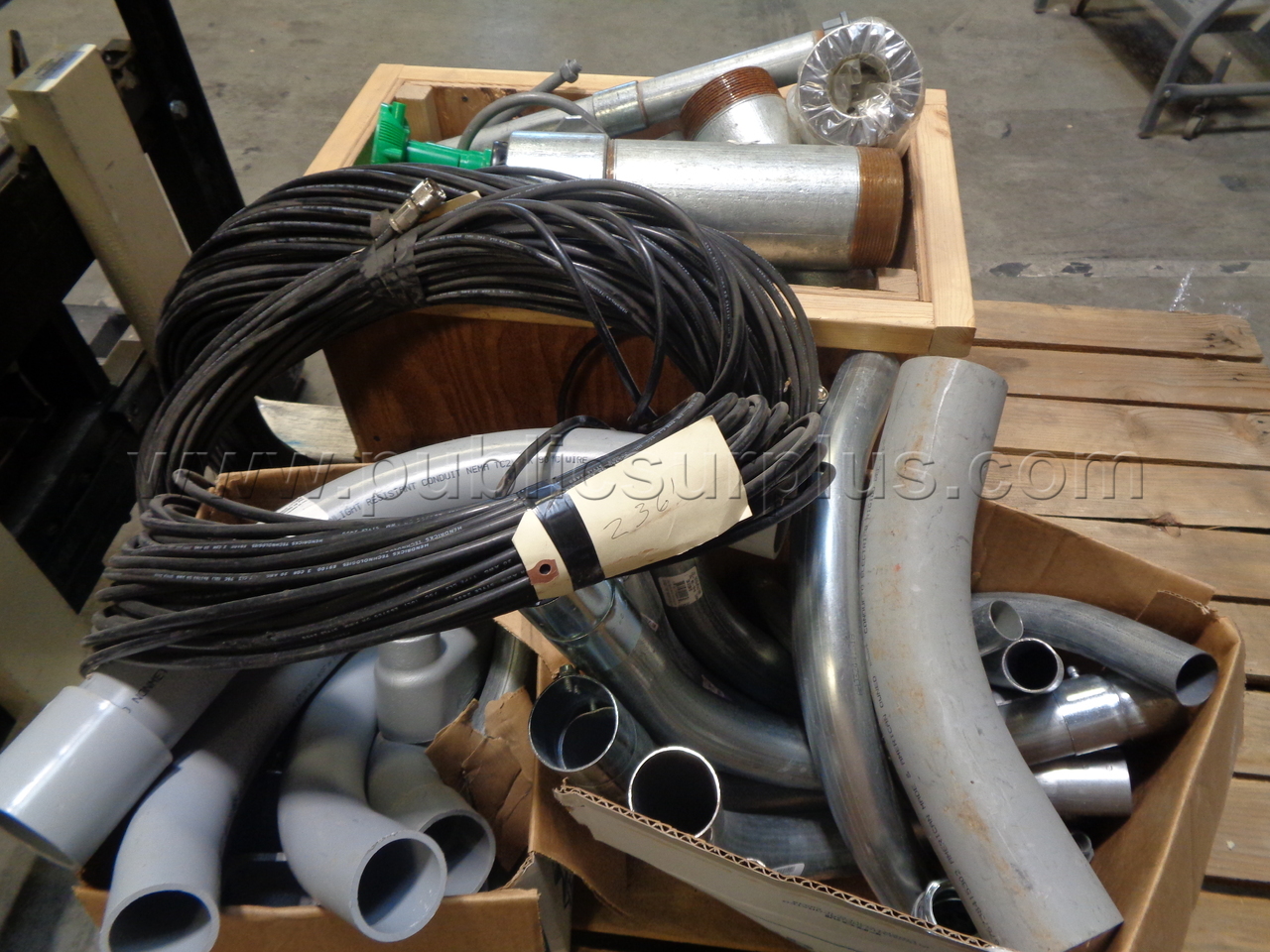 101/13303-Lot of assorted hardware *No Shipping* — photo 1