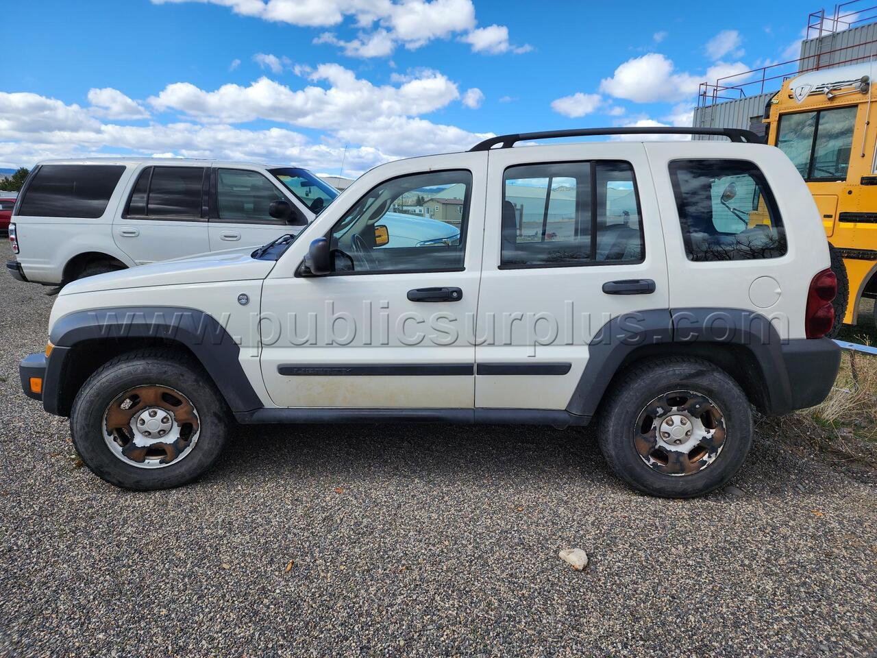 2006 White Jeep Liberty — photo 1