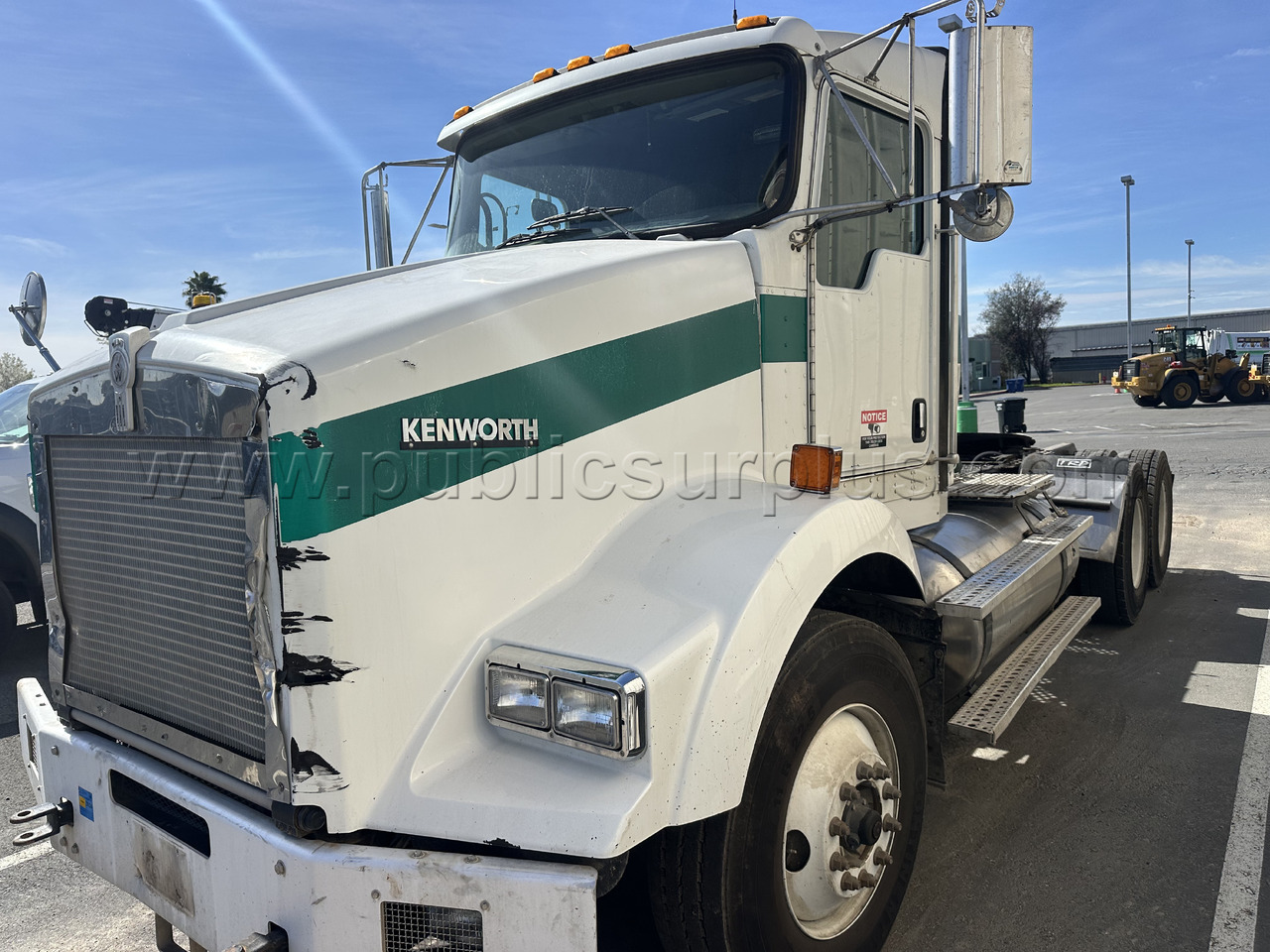 2015 Kenworth Day Cab — photo 1