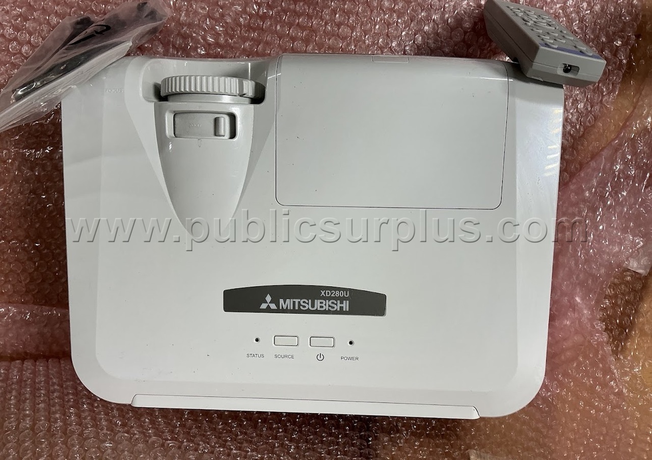 Mitsubishi XD280U DLP Projector With Remote And Mounting Legs — photo 1
