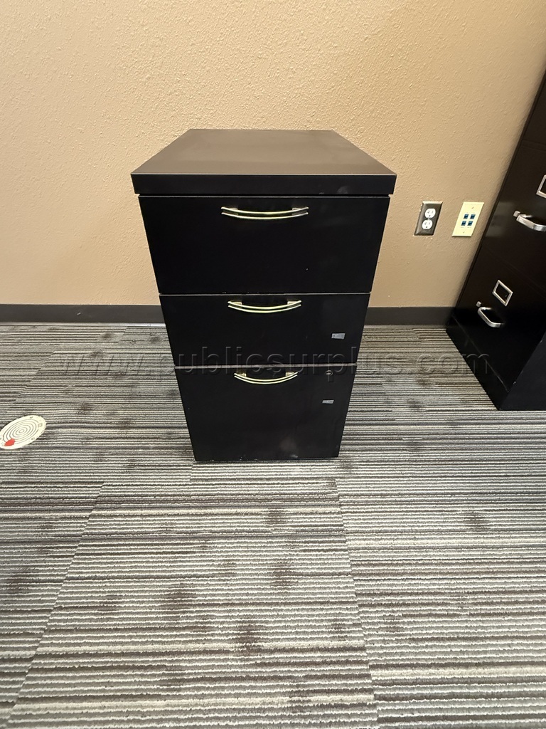 Small 3 drawer filing cabinet — photo 1
