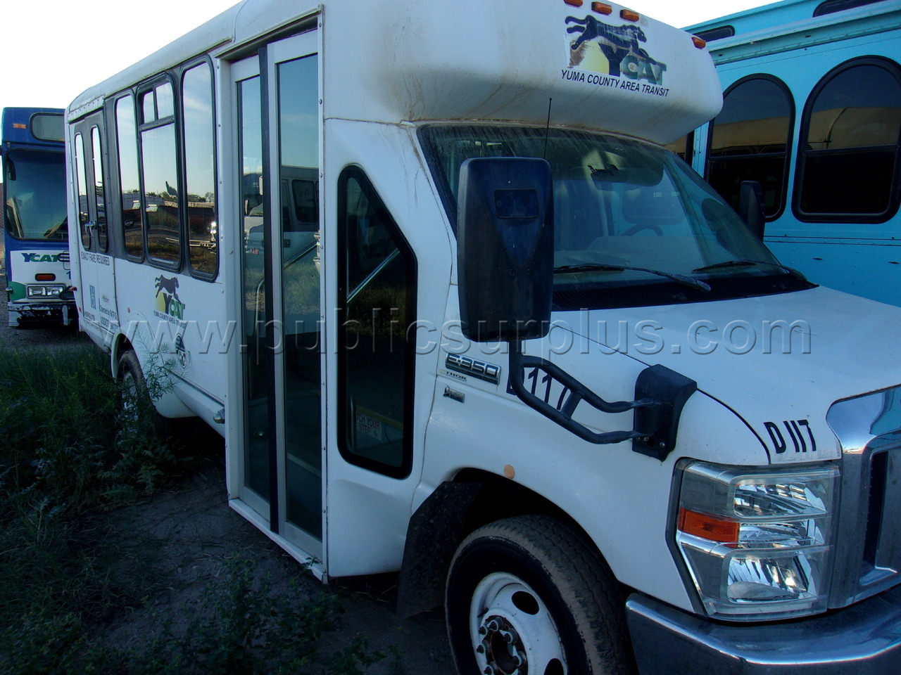2010 Ford E350 — photo 1