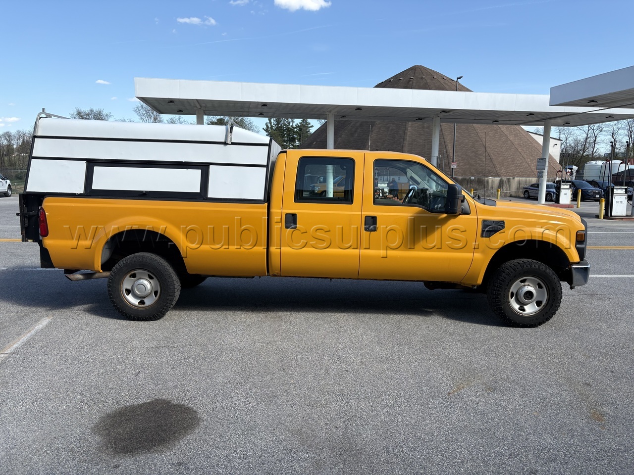 2008 Ford F350 Crew Cab Pick Up Truck — photo 1
