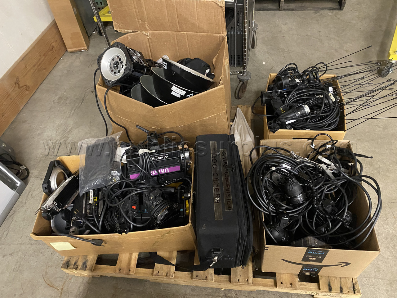 Misc. Lighting Equipment — photo 1