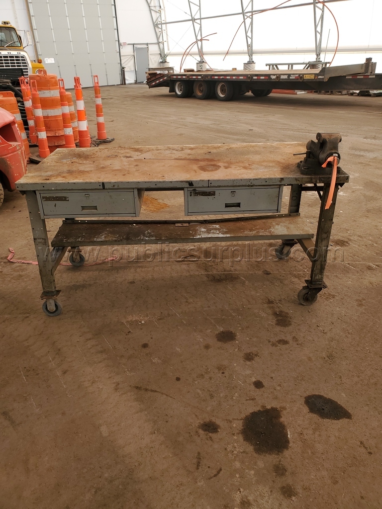 Work Bench with Vise — photo 1