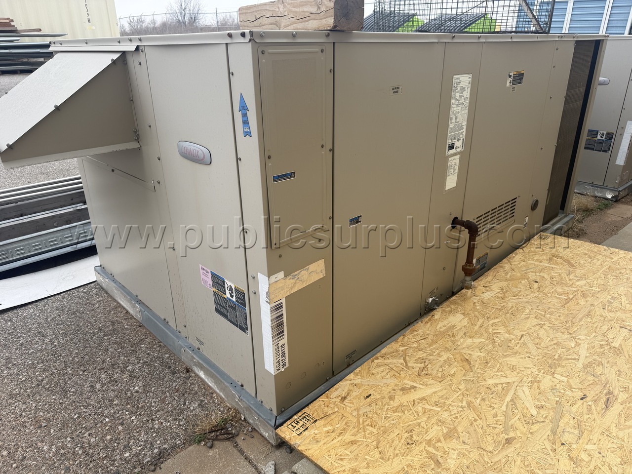 Roof Top HVAC Unit #1 Lennox — photo 1