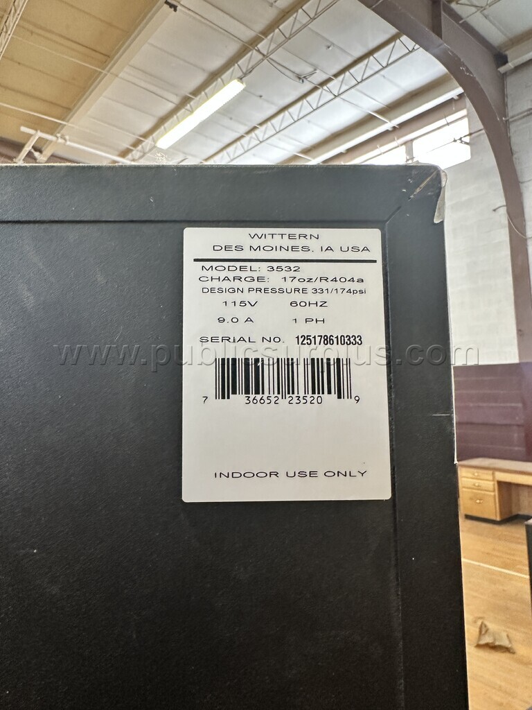 Refrigerated Vending Machine — photo 1