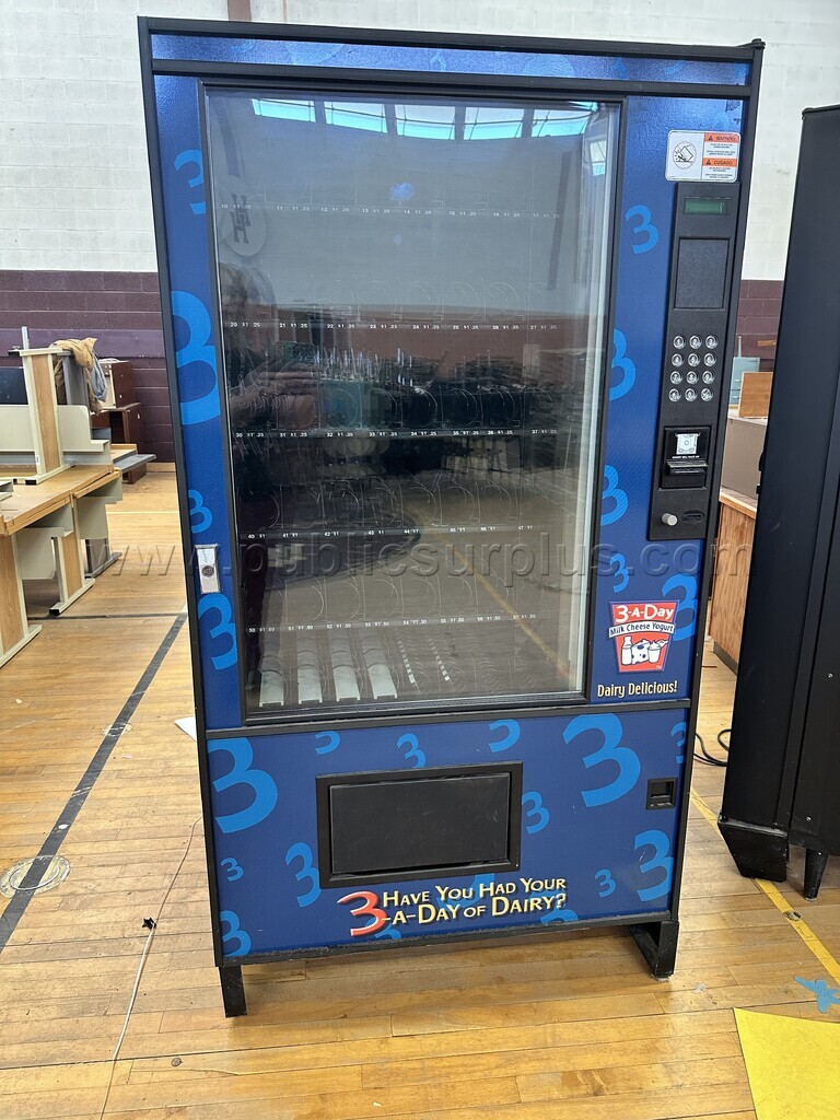 Refrigerated Vending Machine — photo 1