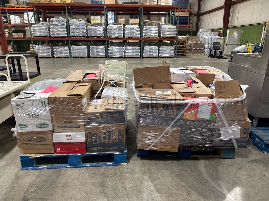 Lot of elementary library books - 2 pallets — photo 1