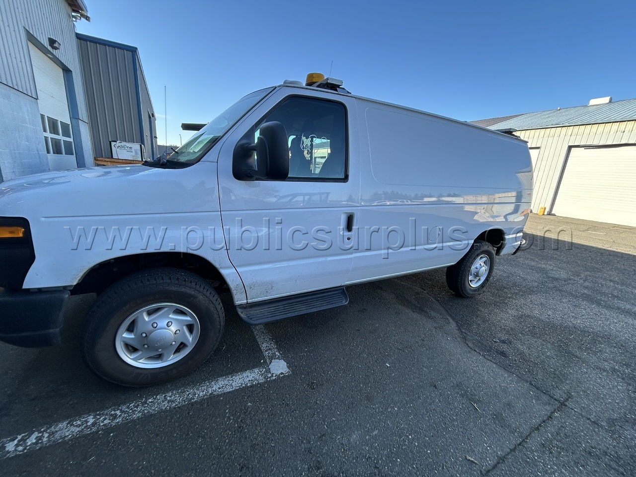 2009 Ford E350 Super Duty — photo 1