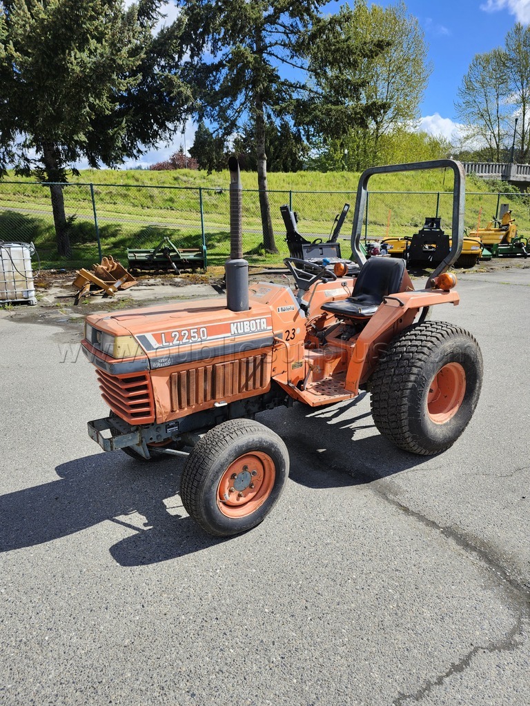 kubota l-2250 — photo 1