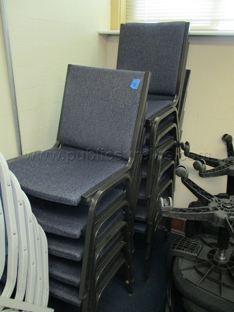 Lot of 12 blue stacking chairs — photo 1