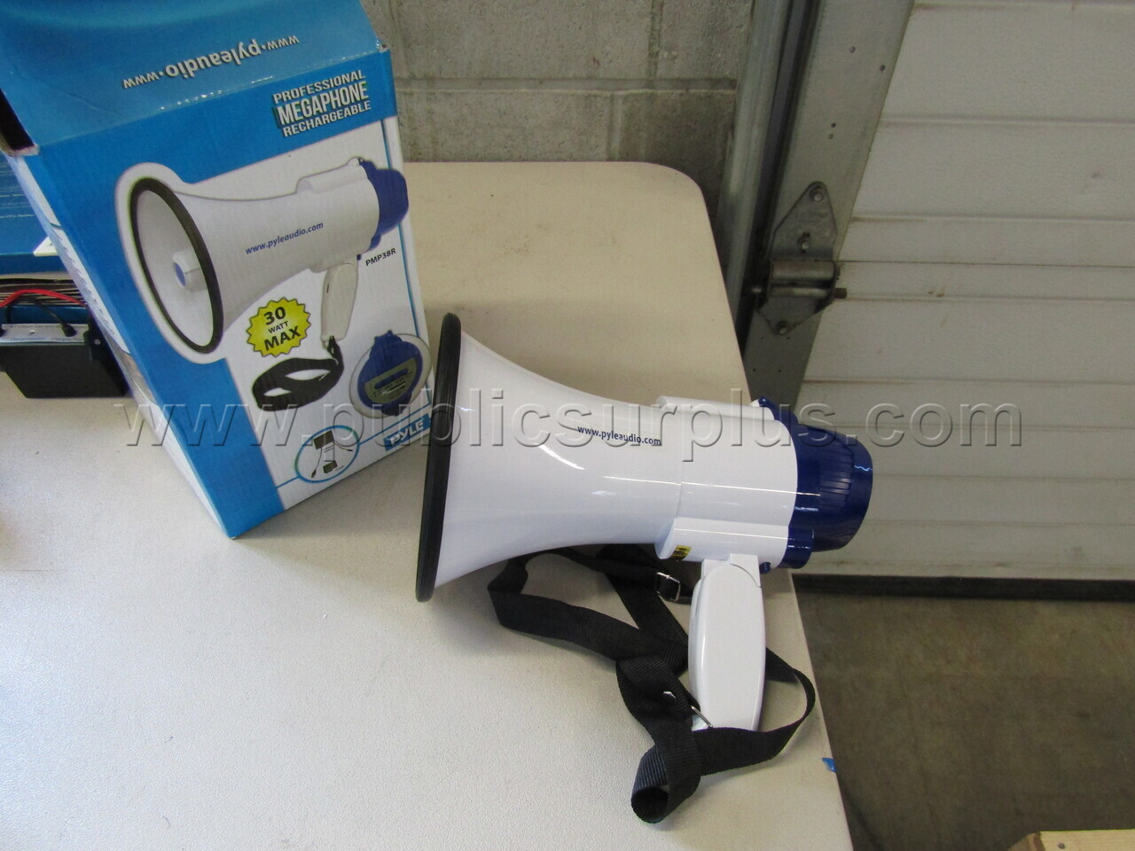 MEGAPHONE — photo 1