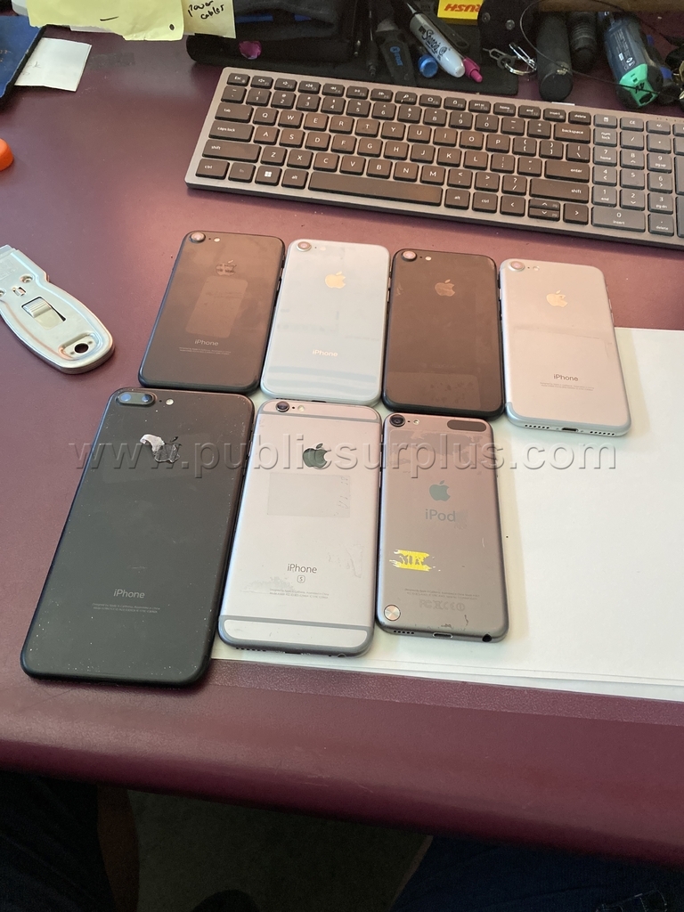 (6) iPhones (1) iPod touch - Z1 - RC — photo 1