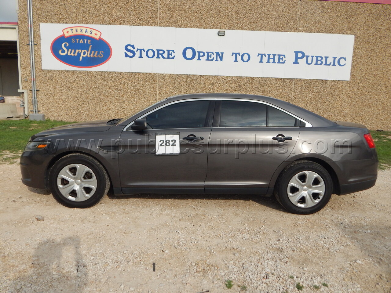 Lot 282 - 2016 Ford Taurus - 1FAHP2MK0GG143804 — photo 1
