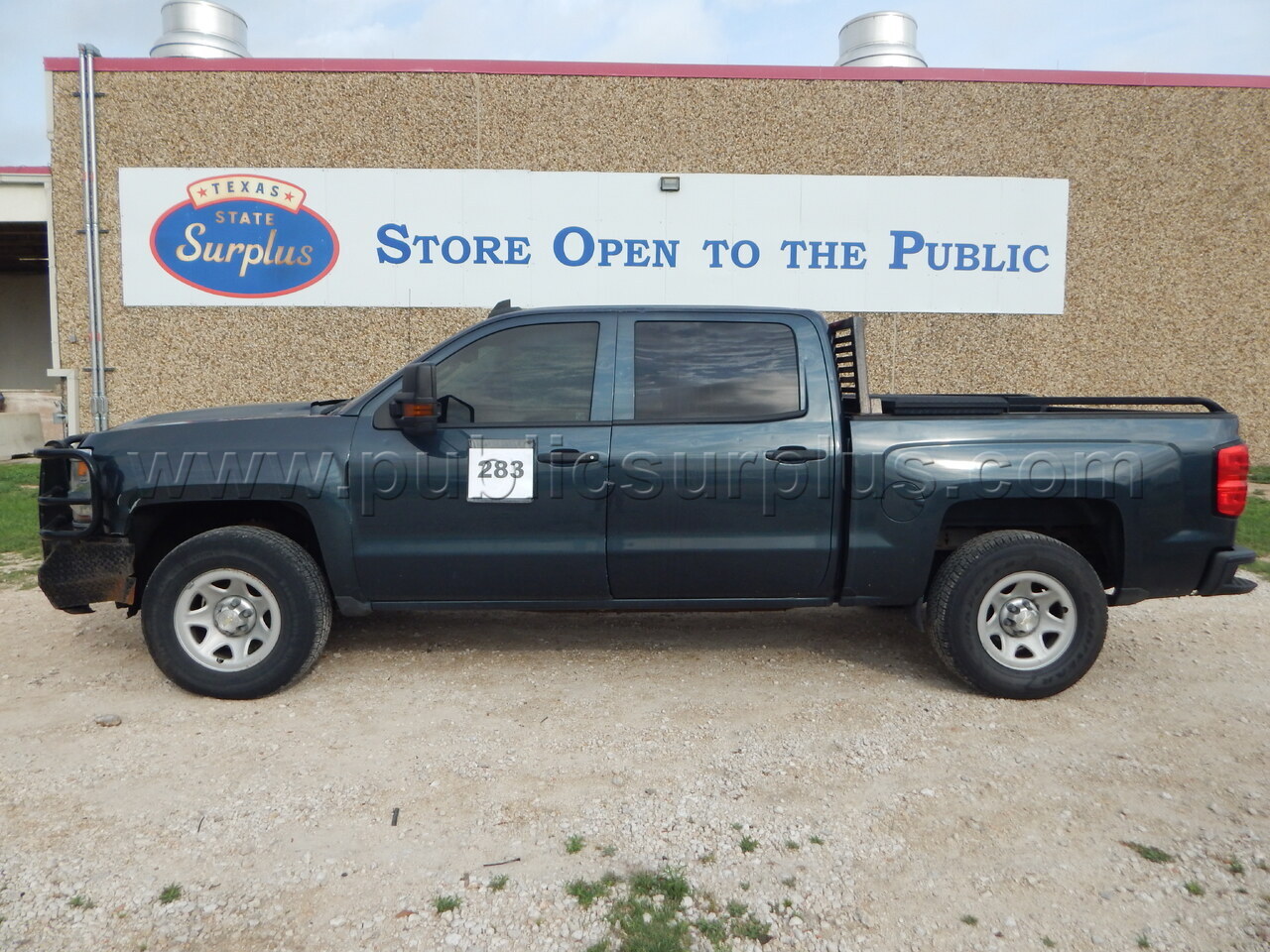 Lot 283 - 2017 Chevy Silverado 4x4 - 3GCUKNECXHG399518 — photo 1