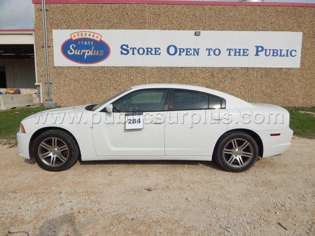 Lot 284 - 2013 Dodge Charger - 2C3CDXAG6DH687688 — photo 1