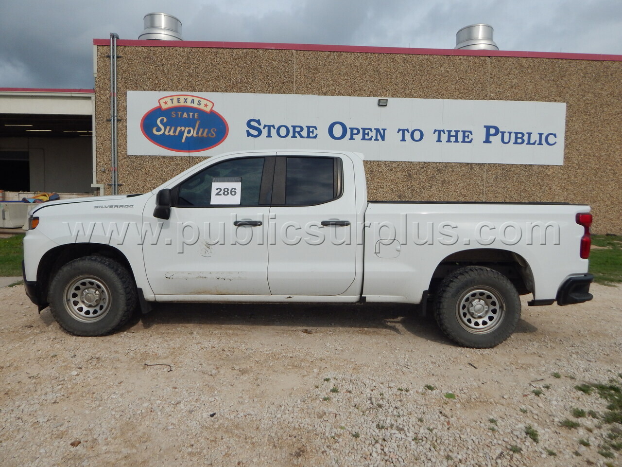 Lot 286 - 2019 Chevy Silverado - 1GCRWAEF2KZ371118 — photo 1