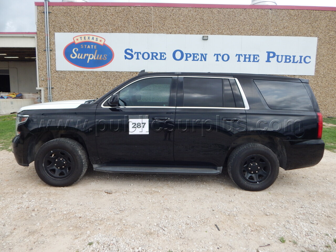 Lot 287 - 2016 Chevy Tahoe - 1GNLCDEC7GR418356 — photo 1