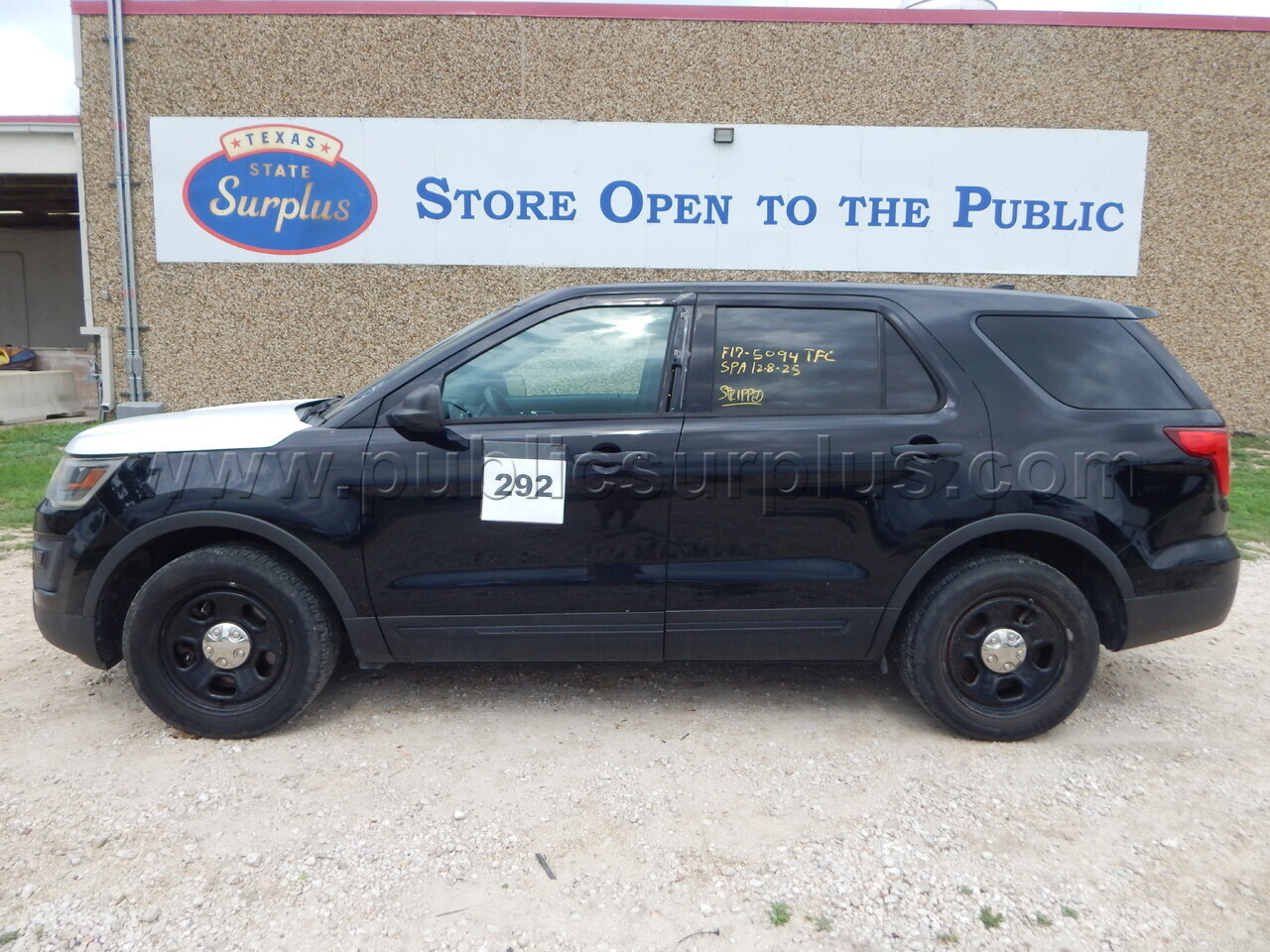 Lot 292 - 2017 Ford Explorer - 1FM5K8ATXHGD60169 — photo 1