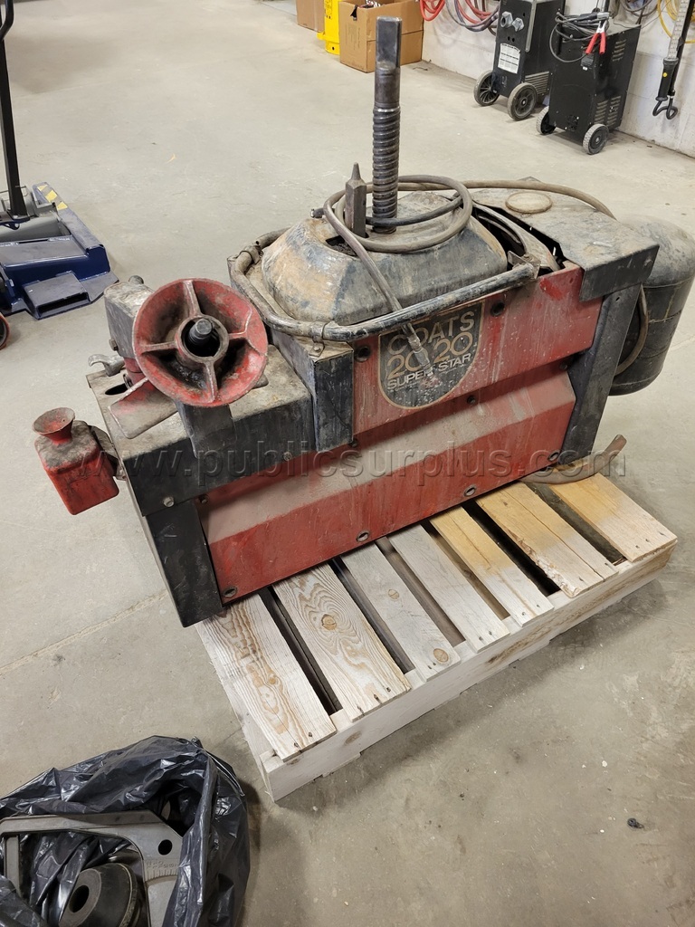 COATS MODEL NUMBER 20-20 TIRE CHANGER (UNKNOWN WORKING CONDITION) — photo 1