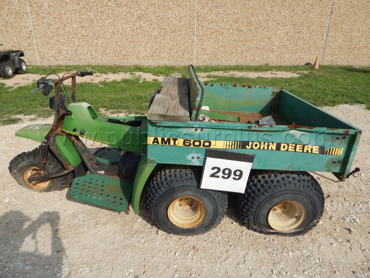 Lot 299 -John Deere AMT 600 — photo 1