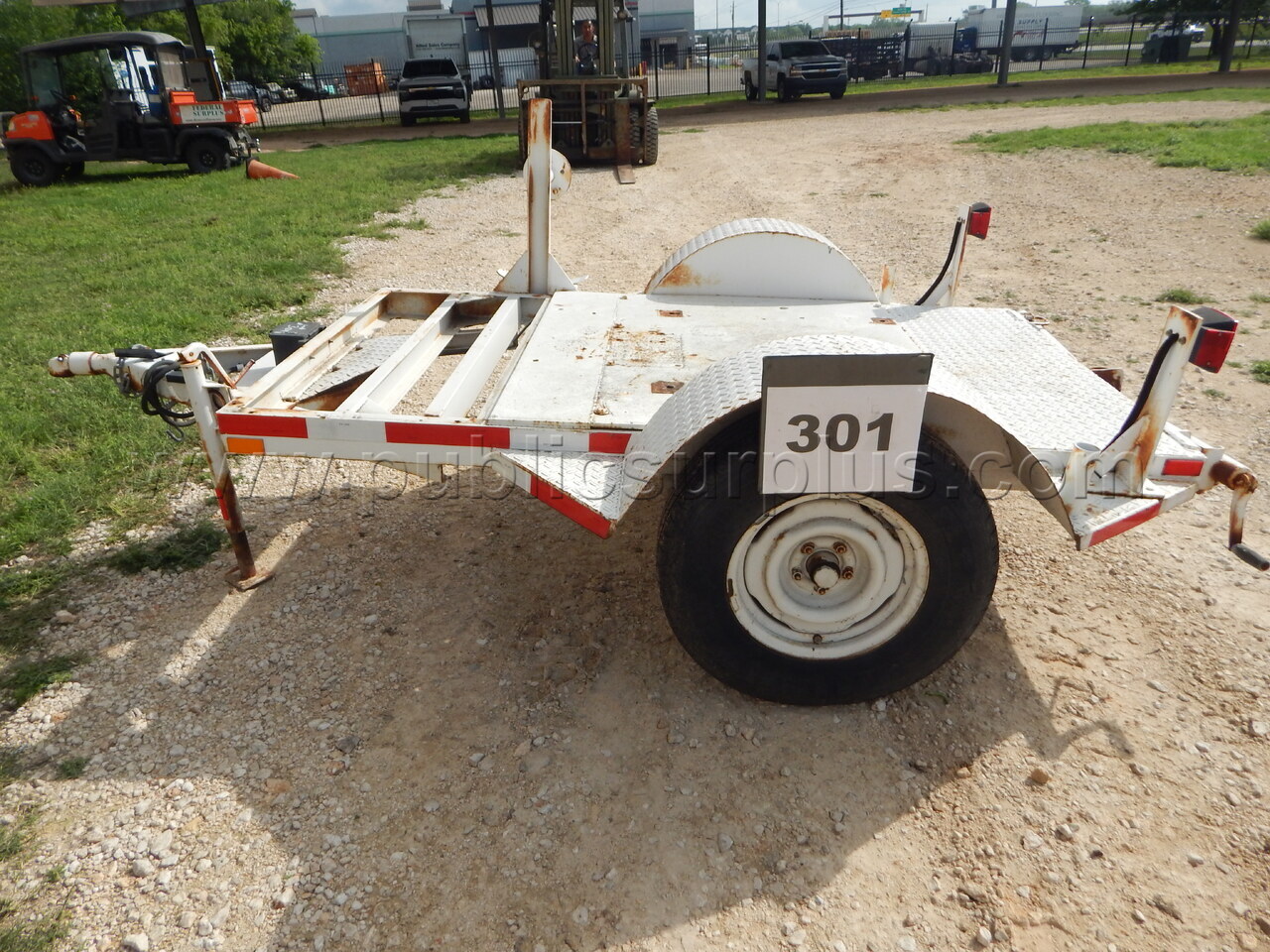 Lot 301 - 4' x 5'3" Utility Trailer — photo 1