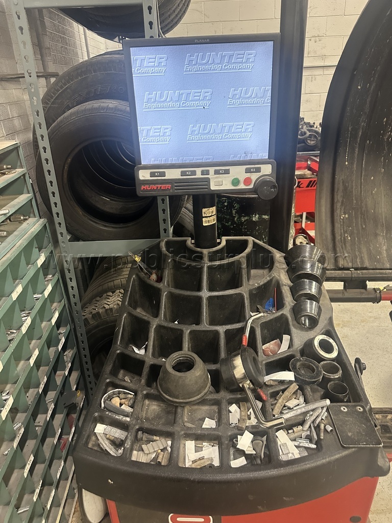 Hunter Engineering GSP 9200-wheel balancer — photo 1