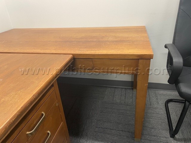 Lot 65 - (1) Table — photo 1