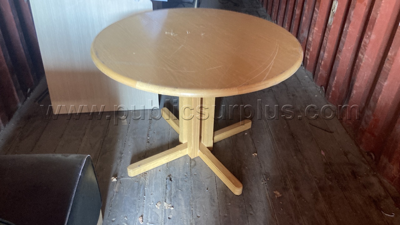 Round Table — photo 1