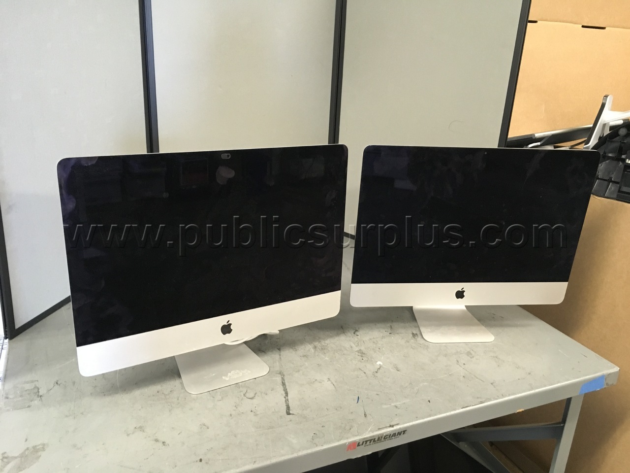 Lot of 2 Used Apple iMacs — photo 1