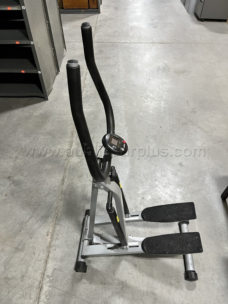 Lot 874E - FOLDING STEPPER — photo 1