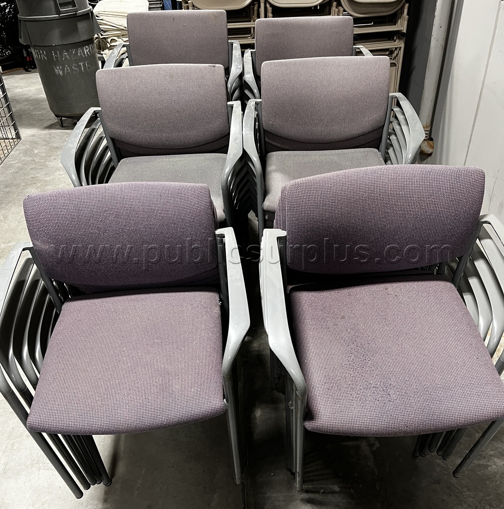 Lot 880E - Lot of Stackable Chairs — photo 1